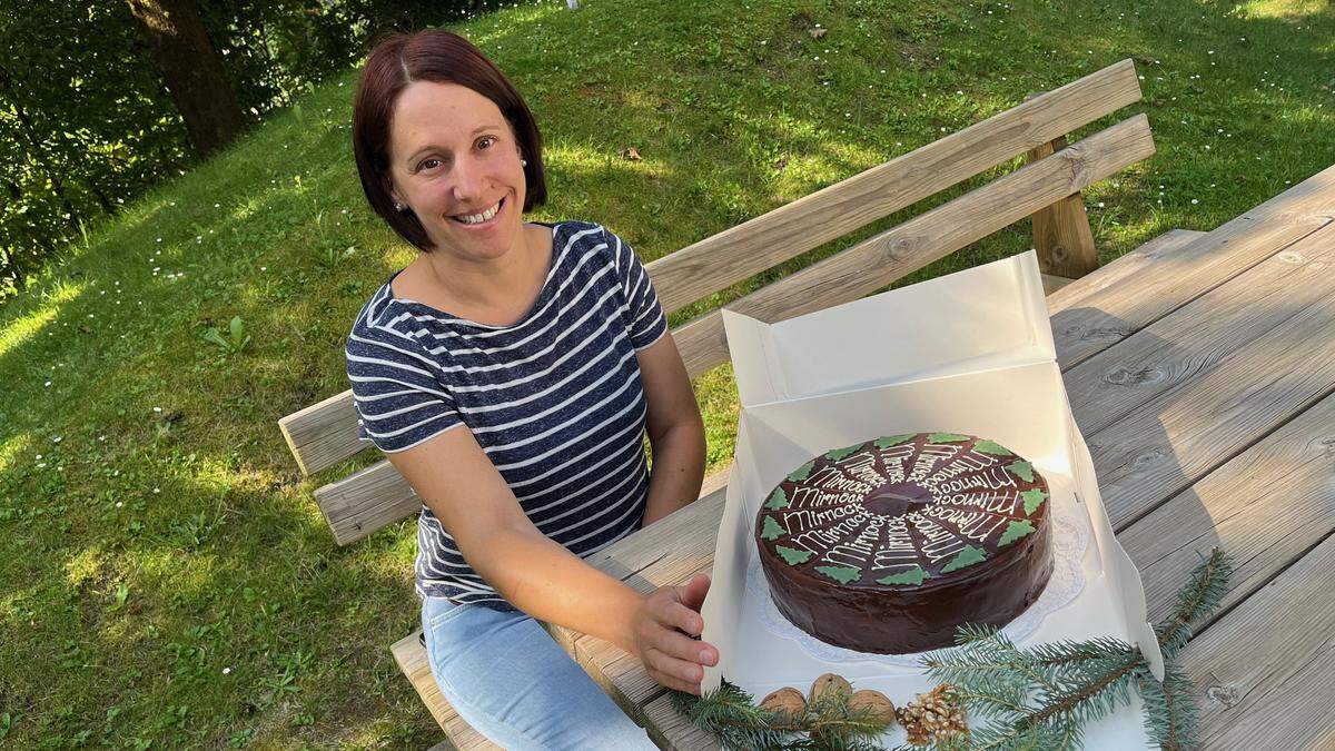 Angela Baumann mit der Original Mirnock Torte