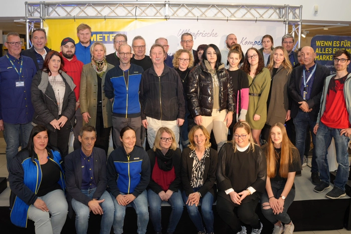 Die Mitarbeiterinnen und Mitarbeiter des METRO-Marktes in Spittal wurden bei der Feier vor den Vorhang geholt.