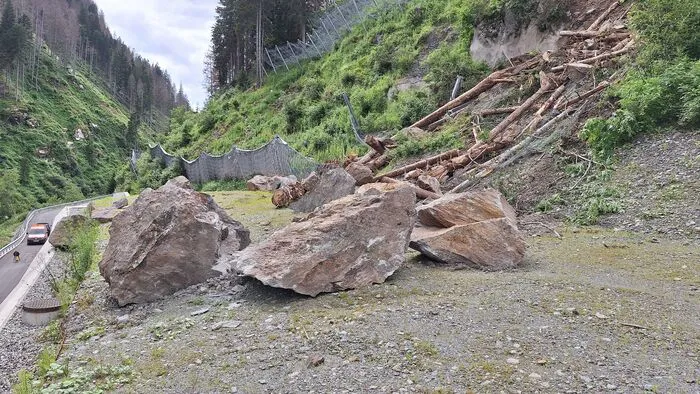 Diese Felsbrocken landeten auf der Galerie