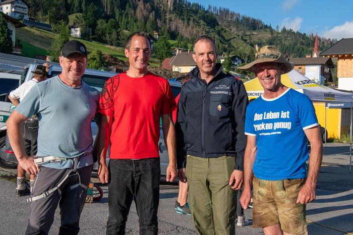 Die Organisatoren des Festes: Jan Salcher (Obmann der Alpenvereinsgruppe „Die Karnischen“), Josef Lugger (Obmann Bergrettung Lesachtal), Gerd Guggenberger (Kommandant der FF St. Lorenzen) und Peter Unterluggauer (Obmann des Sportvereines DSG Lesachtal) (von links)