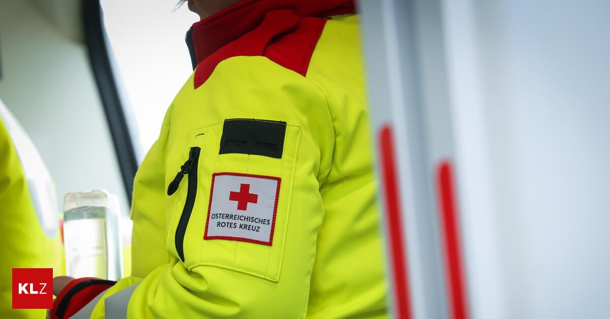 Driver crashes into Krampus group in Upper Carinthia
