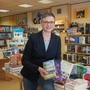 Barbara Kreiner in ihrer Buchhandlung Nest am Spittaler Hauptplatz