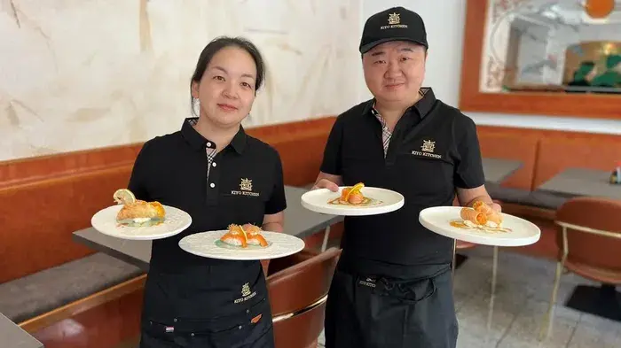 Jiaona und Weijun Wang in ihrem Lokal „Kiyo Kitchen“ in Lienz