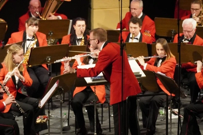 Die Stadtkapelle spielte Operettenklänge, moderne Schlagermelodien sowie persönlich komponierte Stücke vom Kapellmeister Matej Dzido