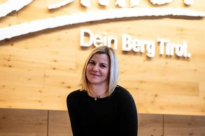 Christina Obwexer sitzt seit 20 Jahren im Rollstuhl. Mit dem Projekt „Auf den zweiten Blick“ bringt sie körperlich beeinträchtigte Menschen in den Vordergrund.