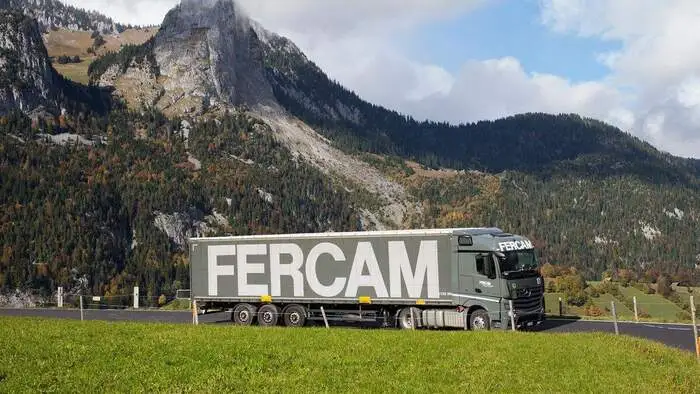 Transport-Experte Fercam übersiedelte mit 55 Mitarbeitern nach Spittal:
Das neue Bürogebäude in der Ortenburger Straße bietet auf 1450 Quadratmetern 55 Beschäftigten Platz. Der Transport- und Logistik-Experte aus Südtirol plant die Anzahl bis 2030 auf 150 Mitarbeiter aufzustocken.