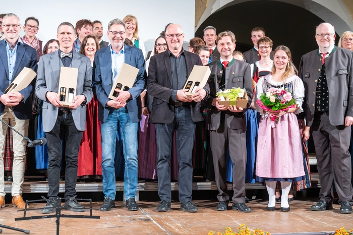 Zahlreiche Komponisten befassten sich mit Drewes-Liedern, die sie neu interpretierten. Hans Lassnig-Walder, Stefan Stückler, Franz Herzog, Michael Samitz, Bernhard Wolfsgruber, Irina Sadnikar und Willi Pleschberger