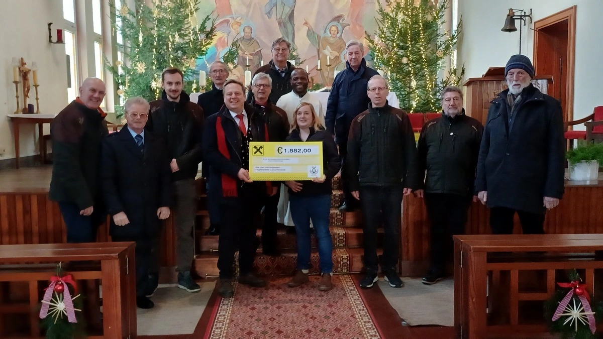 Der Spendenscheck in der Höhe von 1882 Euro wurde kürzlich in Seeboden überreicht