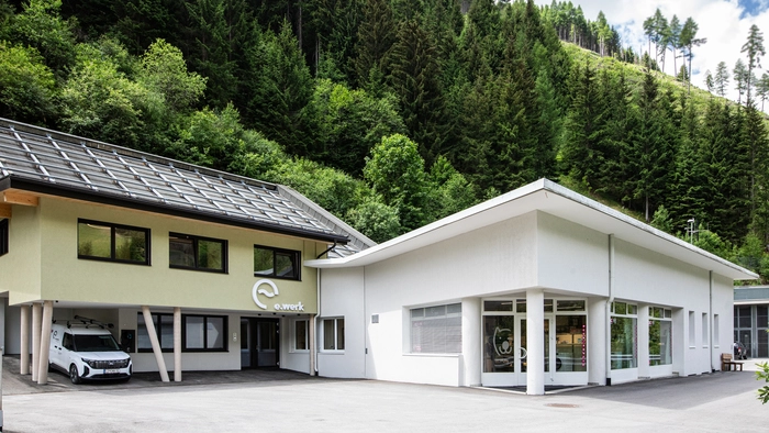 Ein Firmengebäude samt Zubau