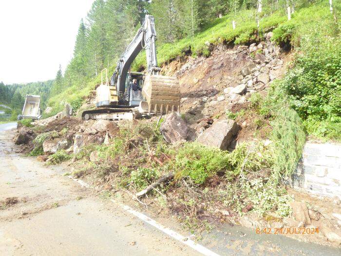 Eine Steinschlichtmauer entlang der Nockalmstraße muss ebenfalls saniert werden