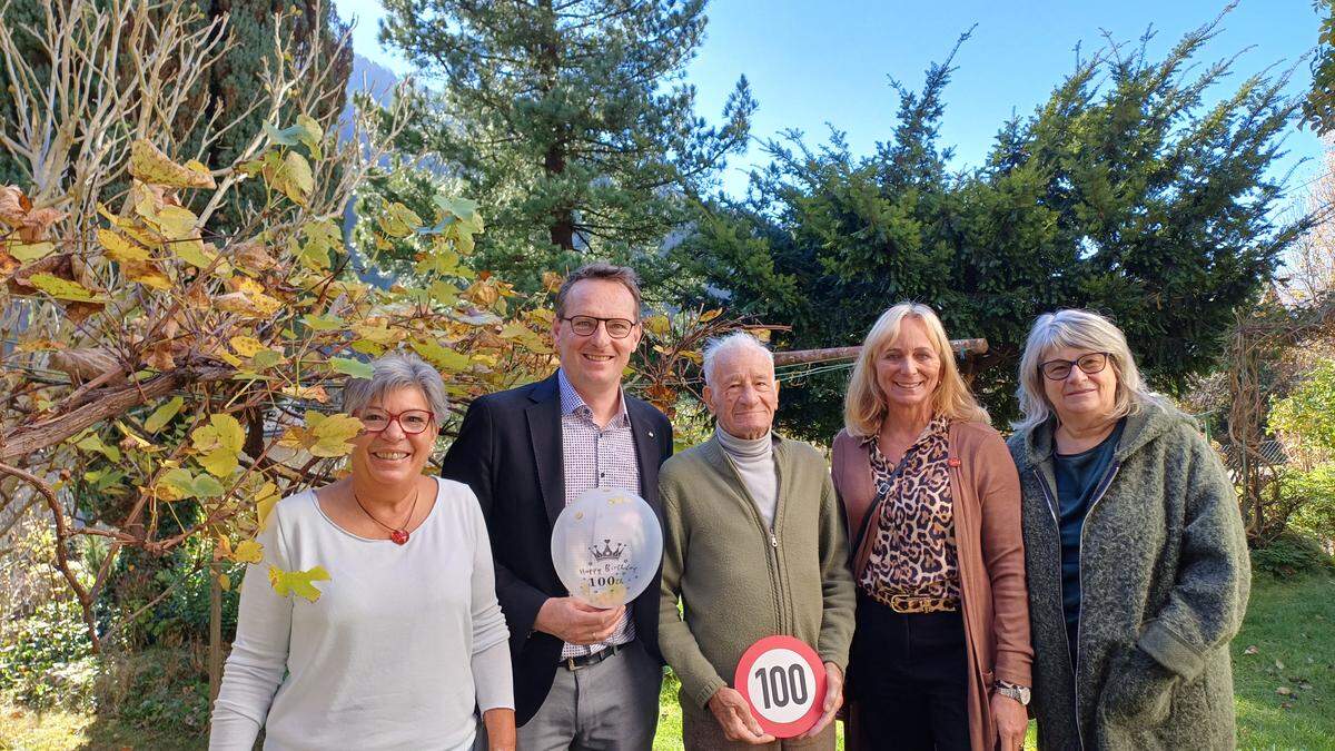 Tochter Sieglinde Abel, Bürgermeister Michael Maier, Gottfried Bistumer, Sozialreferentin Melanie Golob und Tochter Christine Maier