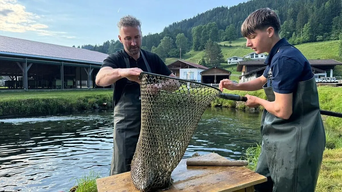 Andreas Jobst (links) hat die Zucht von seinem Vater übernommen