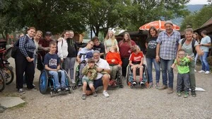 Die Mitglieder der gemeinnützigen GmbH „Monel“ sind in den Sommermonaten wöchentlich im Eselpark zu Besuch