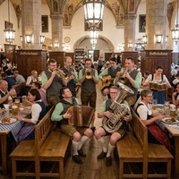 Die siebenköpfige Formation trat bereits im Vorjahr im Münchner Hofbräuhaus auf