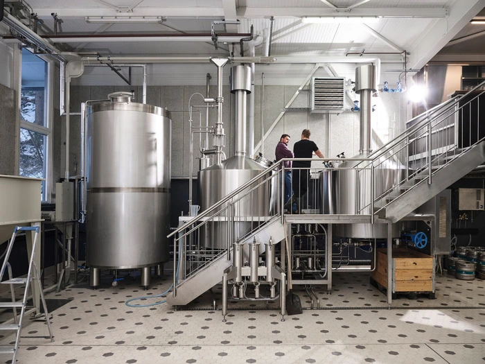 In Hopfgarten im Defereggental wird seit 2021 Bier gebraut: Die moderne Anlage bildet das Herzstück der Privatbrauerei
