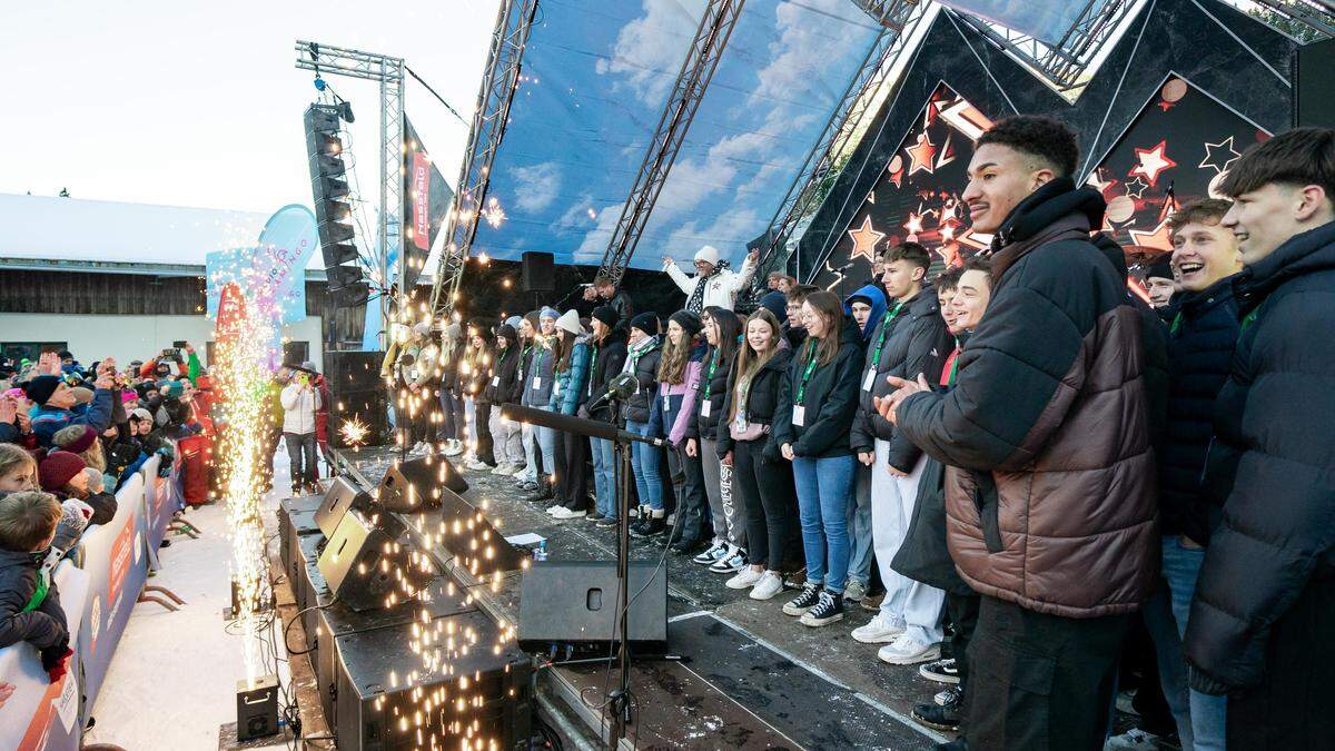 Die Schüler standen mit DJ Ötzi auf der Bühne