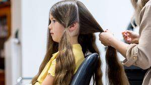 Ihre Haarpracht spendete die Neunjährige für den Verein „Haarfee“