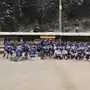 Eishockeyspieler auf einer Eisfläche vor einem verschneiten Wald | Die Spieler erzielten zahlreiche Treffer