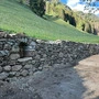 Eine Mauer aus Steinen