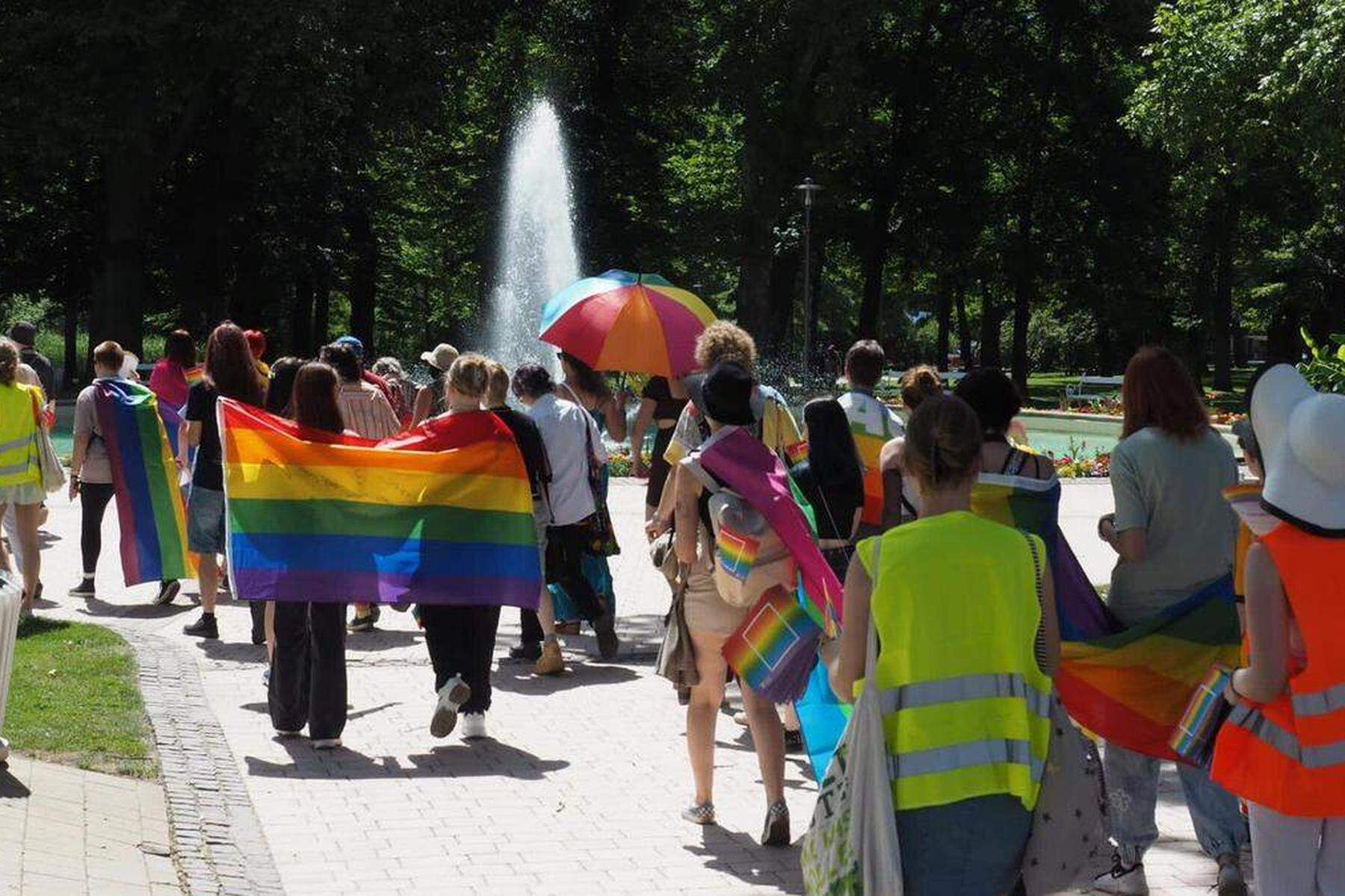Wiederbetätigung angezeigt: NS-Parolen bei Pride-Parade in Kärnten: Polizei ermittelt