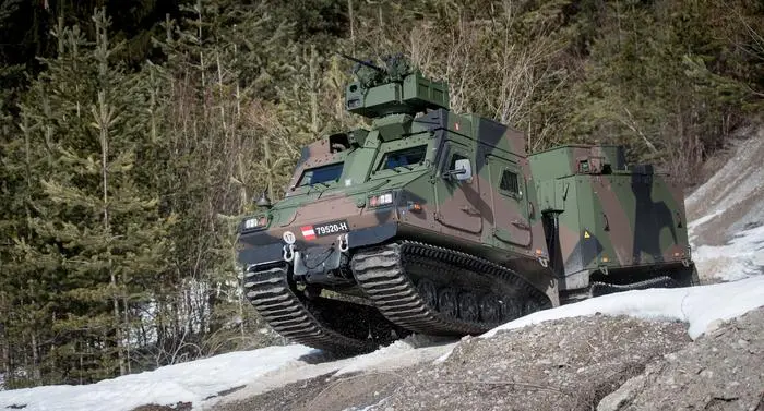 Die Universalgeländefahrzeuge „BVS10 Hägglunds“ kommen ebenfalls zum Einsatz