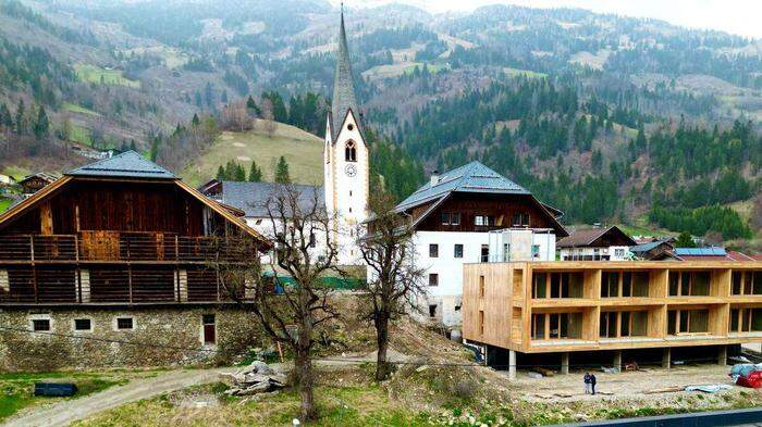 Im Wirtshaus „Wirt zu St. Peter“ samt Neubau entstehen Wohnungen und ein Dorfcafé