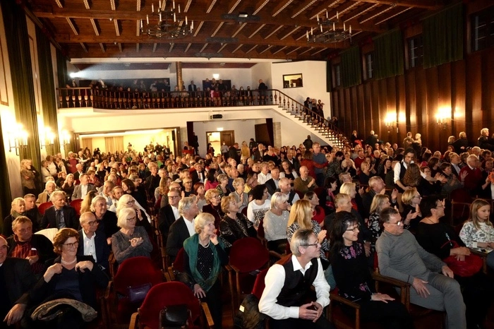 Das Kongresshaus in Millstatt war bis auf den letzten Platz gefüllt. 
