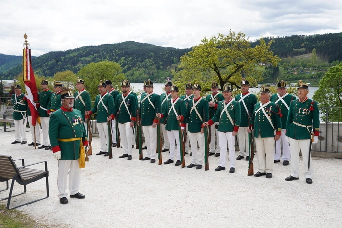Vereine wie die Bürgergarde Millstatt, die Bürgerfrauen, die Bürgermusik und der Traditionsverein feierten mit