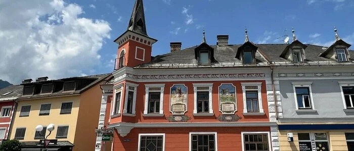 Ein Restaurant an einer Straße