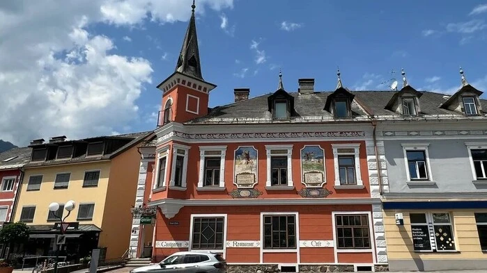 Ein Restaurant an einer Straße