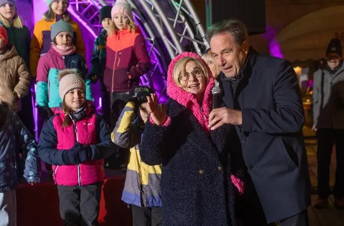 Bürgermeisterin Elisabeth Blanik und Tourismusverbandsobmann Franz Theurl eröffneten den Dreikönigsmarkt