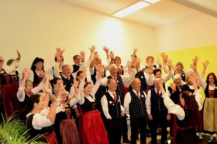 500 Sängerinnen und Sänger aus 24 Chören, darunter Gastchöre aus dem Drautal und aus St. Paul im Lavanttal,  ließen beim 81. Gausingen ihre schönen Stimmen erklingen und feierten  ein fröhliches wie  stimmungs-volles Sängerfest. 