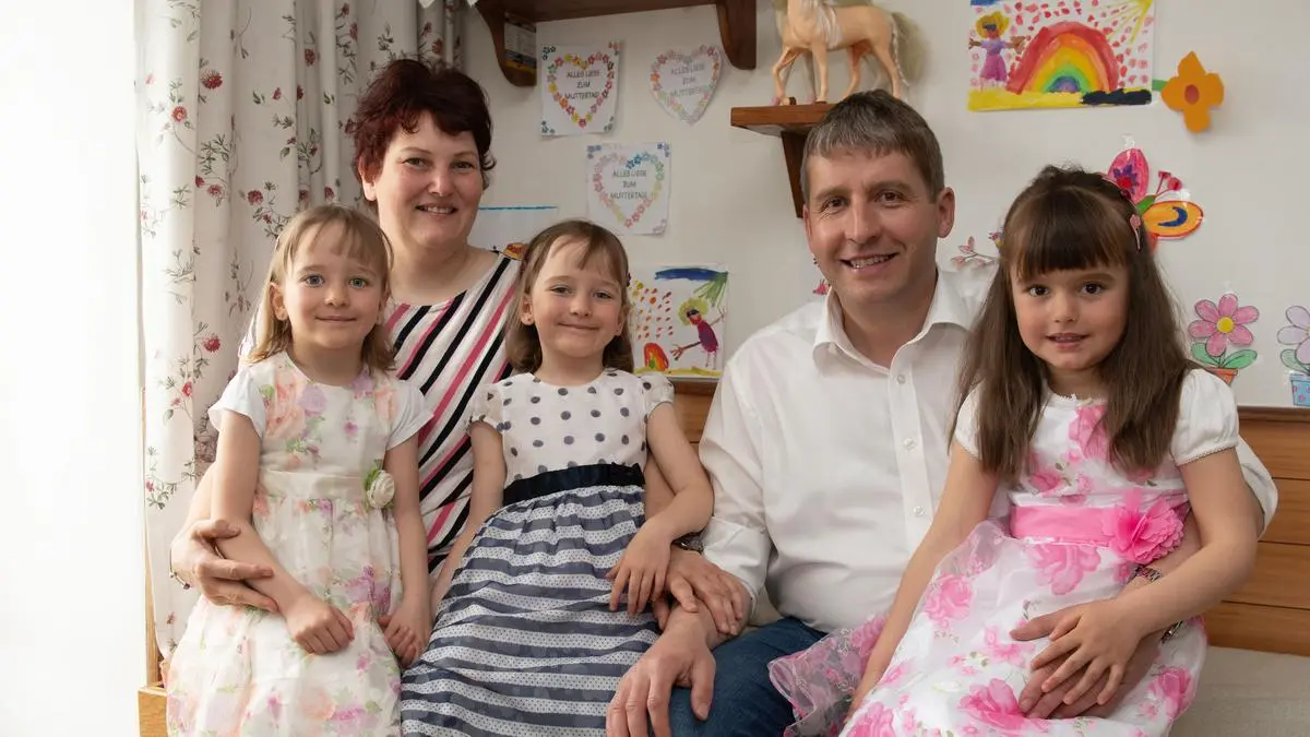 Johanna, Mama Petra Guggenberger, Teresa, Helmut Mörtl und Franziska leben im Lesachtal
