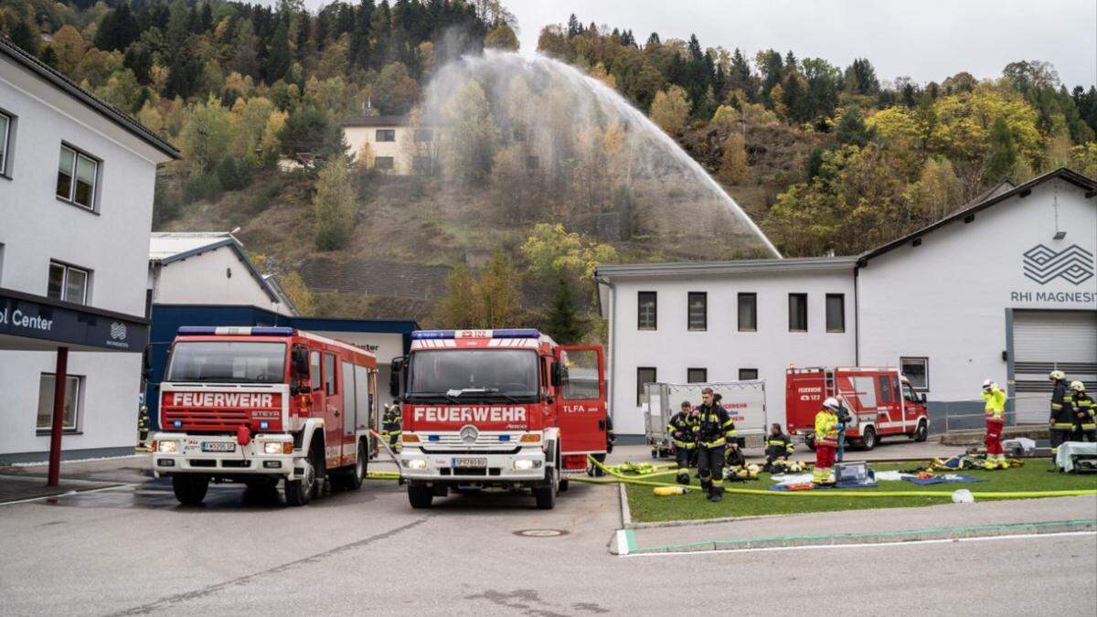 Das Ziel der Einsatzkräfte war es, einen Brand zu löschen und Personen zu retten