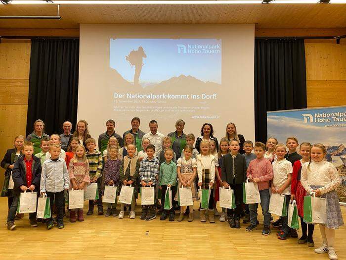 Die Kinder der Volksschule Mörtschach umrahmten den Jahresrückblick