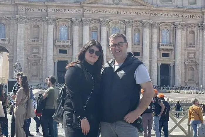 Vater-Tochter-Duo mischt jetzt in der Baubranche mit:
Zu seinem 50. Geburtstag wagte Gerfried Altersberger aus Sachsenburg mit der „FSG Bau“ den Schritt in die Selbstständigkeit. Er wird von Tochter Jasmin unterstützt. „Es war mir wichtig, ein Unternehmen zu schaffen, das für Qualität, Zuverlässigkeit und Kundenzufriedenheit steht“, sagt Altersberger, der über viel Erfahrung in der Baubranche verfügt.