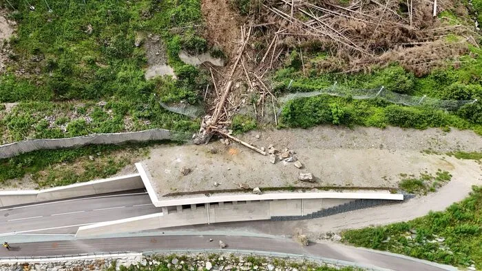 Die neue Mellitzgrabengalerie schützte die L 25 Defereggentalstraße kürzlich vor einem massiven Felssturz.