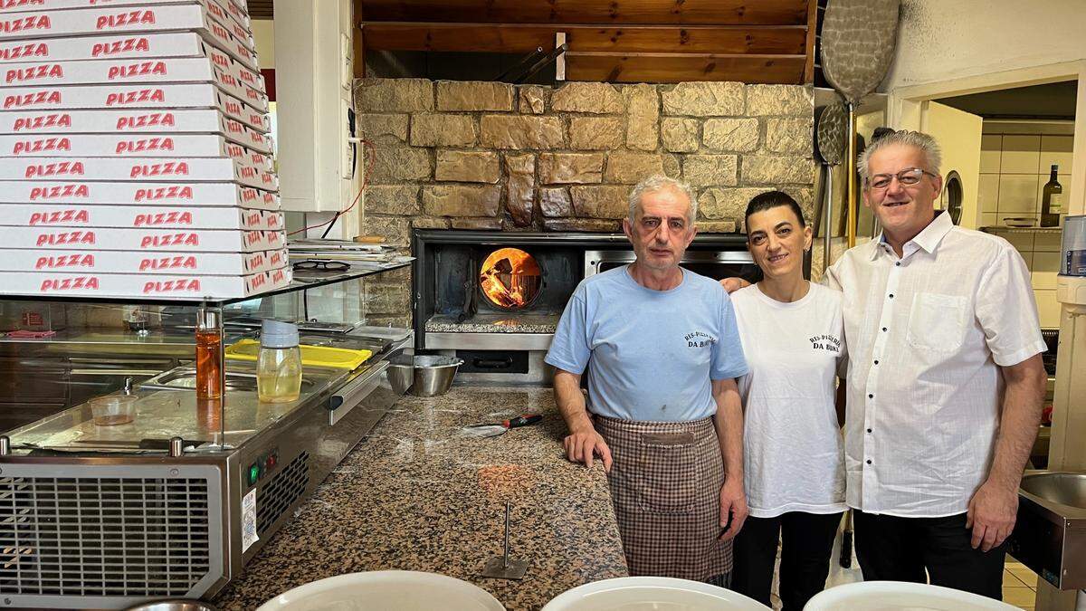 Bujar Ahmetaj, seine Gattin Zumrute und Alberto Veluscek (Service)