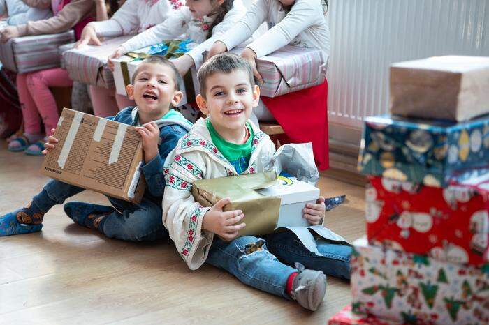 Die beschenkten Kinder freuten sich über die Päckchen