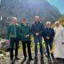 Bernhard Knotz, Martin Gruber, Anton Fritzer, Johann Windbichler und Dechant Wolfgang Hohenberger (von links)