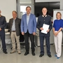 Sechs Personen bei der offiziellen Ernennung