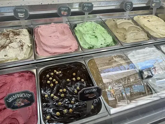 Kunden erwarten in der Eisdiele „Il Gelato“ sowohl fruchtige als auch cremige Sorten
