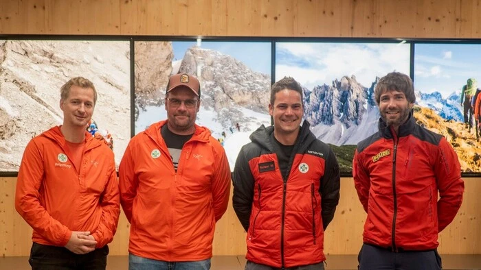 Landesleiter Ekkehard Wimmer mit dem neugewählten Bezirksleiter Michael Mußhauser,
Stellvertreter Rafael Walder und Leiter der Alpinpolizei Osttirol Mathias Außerdorfer