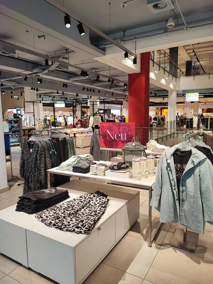 Neue Frühjahrstrends sind in der Spittaler Filiale bereits eingetroffen
