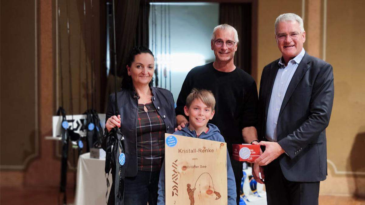 Sabine Egger mit Maximilian Goldner (Sieger des Jugendpokals), Christian Pototschnig und Bürgermeister Alexander Thoma