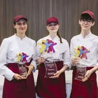Die besten Nachwuchskonditoren des Landes: Lilli Pöllinger (3. Platz), Lisamarie Grassl (1. Platz) und Lukas Hrovat (2. Platz)