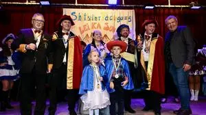Eröffnung Fasching Baldramsdorf 2023 Lei ka Sun Faschingswecken: Moderator Günther Walter, Vizekanzler Charly Ganauser, Prinzessin Denise Oberdorfer und Prinz Thomas Daroß, Kanzler Günter Brunner und Fritz Paulitsch mit dem Kinderprinzenpaar Leilani Brandstätter und Michael Rems