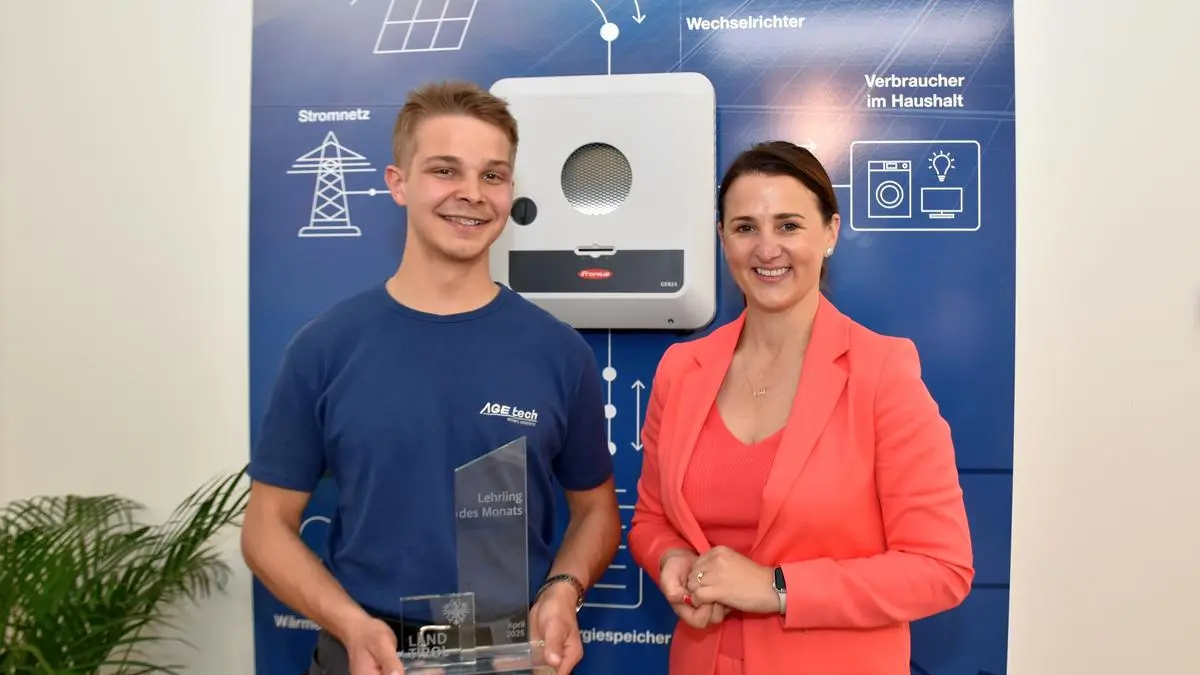 Mathias Mariner mit Arbeits- und Jugendlandesrätin Astrid Mair