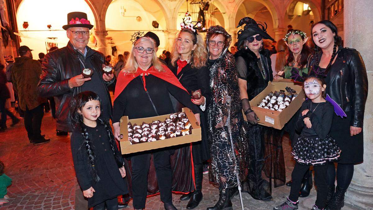 Friedrich Lambauer, Ingrid Paulitsch, Evelyn Köfer, Susanne Demschar, Bettina Bärntatz, Daniela Winkler, Daniela Pirker, Ellena Winkler und Alisia Winkler