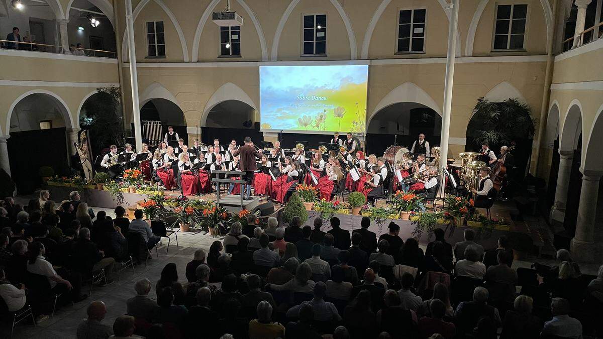  Der Musikverein Trachtenkapelle Molzbichl gab im Spittl ein Frühlingskonzert